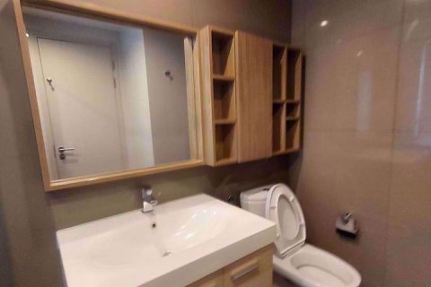 Condominio de 2 dormitorios en Huai Khwang, Bangkok, Tailandia № 48138 - foto 9