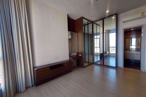 Condominio de 2 dormitorios en Huai Khwang, Bangkok, Tailandia № 48138 - foto 5