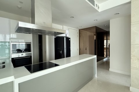 Condominio de 3 dormitorios en Bangkok, Tailandia № 201264 - foto 4
