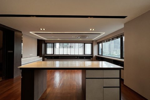 Condo in Bangkok, Thailand, 4 bedrooms  № 201266 - photo 16