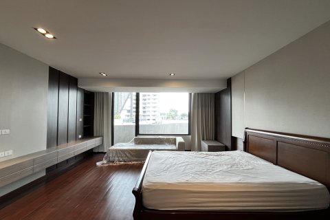 Condo in Bangkok, Thailand, 4 bedrooms  № 201266 - photo 20