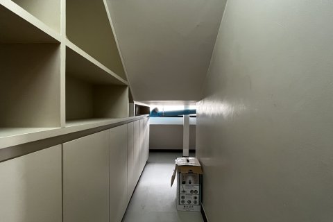 Condo in Bangkok, Thailand, 4 bedrooms  № 201266 - photo 4