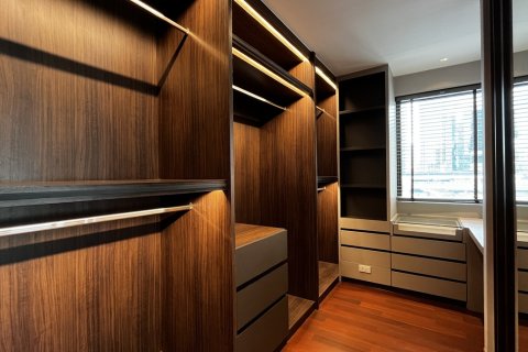 Condo in Bangkok, Thailand, 4 bedrooms  № 201266 - photo 7