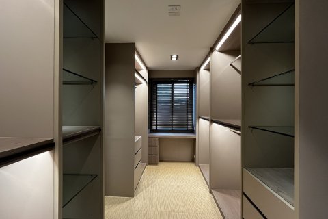 Condo in Bangkok, Thailand, 4 bedrooms  № 201266 - photo 3