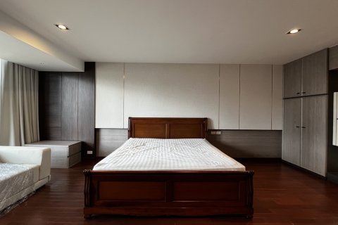 Condo in Bangkok, Thailand, 4 bedrooms  № 201266 - photo 21