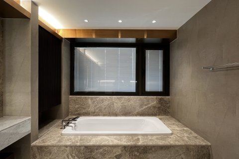 Condo in Bangkok, Thailand, 4 bedrooms  № 201266 - photo 2