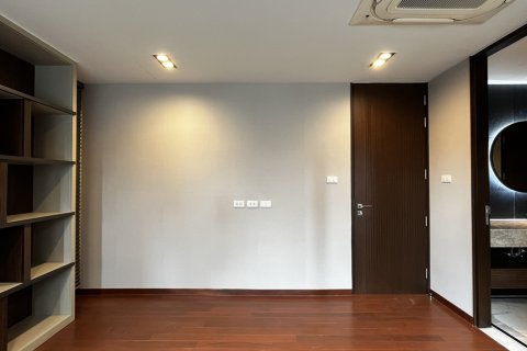 Condo in Bangkok, Thailand, 4 bedrooms  № 201266 - photo 9
