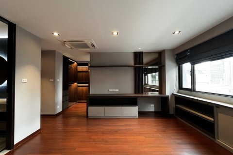 Condo in Bangkok, Thailand, 4 bedrooms  № 201266 - photo 12