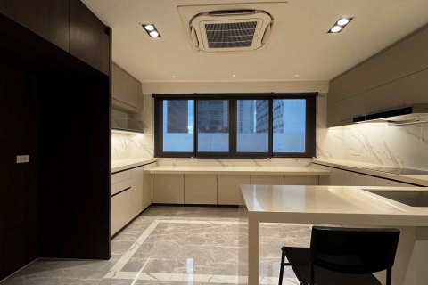 Condo in Bangkok, Thailand, 4 bedrooms  № 201266 - photo 13