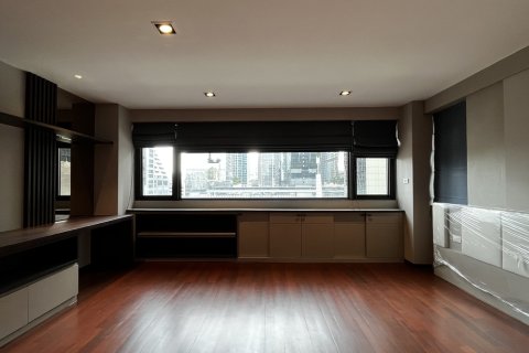 Condo in Bangkok, Thailand, 4 bedrooms  № 201266 - photo 11