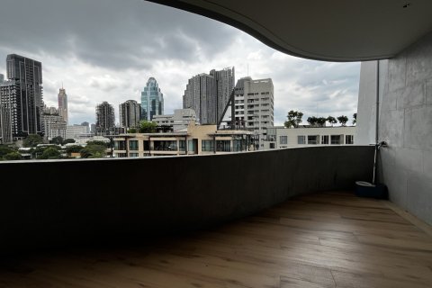 Condo in Bangkok, Thailand, 4 bedrooms  № 201266 - photo 19