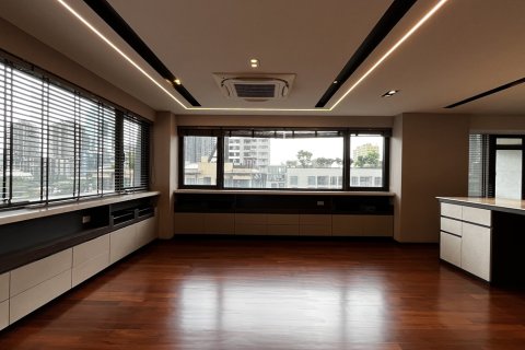 Condo in Bangkok, Thailand, 4 bedrooms  № 201266 - photo 17