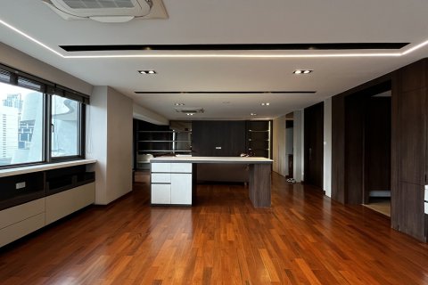 Condo in Bangkok, Thailand, 4 bedrooms  № 201266 - photo 15