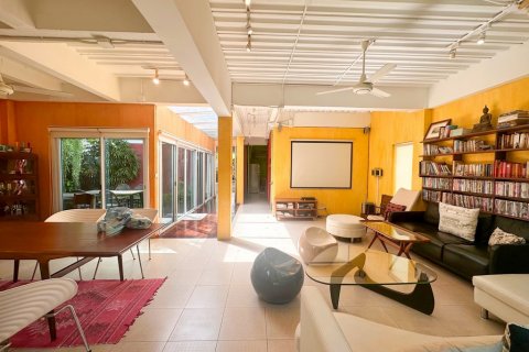 Casa de 3 dormitorios en Bangkok, Tailandia № 110876 - foto 2
