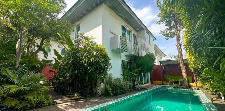 Casa de 3 dormitorios en Bangkok, Tailandia № 110876
