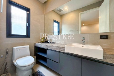 House in Pattaya, Thailand 4 bedrooms № 197681 - photo 30