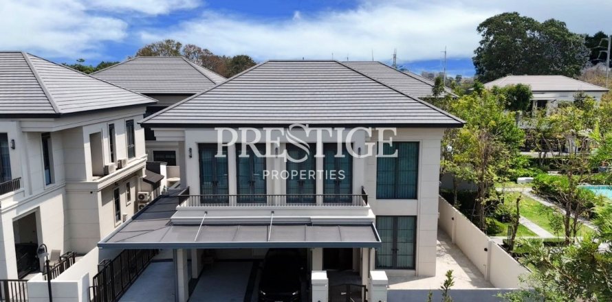 House in Pattaya, Thailand 4 bedrooms № 197681