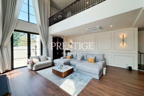 House in Pattaya, Thailand 4 bedrooms № 197681 - photo 2