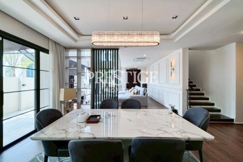 House in Pattaya, Thailand 4 bedrooms № 197681 - photo 7