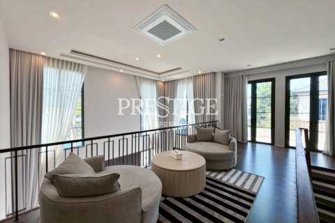 House in Pattaya, Thailand 4 bedrooms № 197681 - photo 13