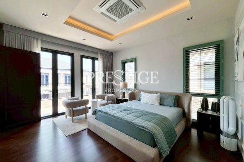 House in Pattaya, Thailand 4 bedrooms № 197681 - photo 15
