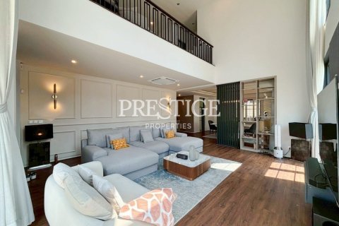 House in Pattaya, Thailand 4 bedrooms № 197681 - photo 4