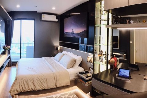 Condominio de 1 dormitorio en Huai Khwang, Bangkok, Tailandia № 47549 - foto 12
