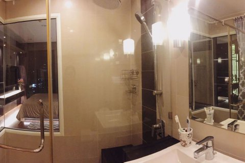 Condominio de 1 dormitorio en Huai Khwang, Bangkok, Tailandia № 47549 - foto 15