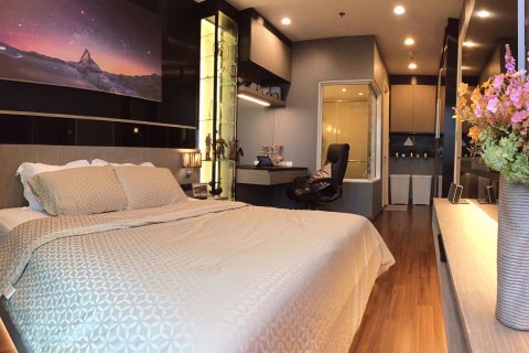 Condominio de 1 dormitorio en Huai Khwang, Bangkok, Tailandia № 47549 - foto 13