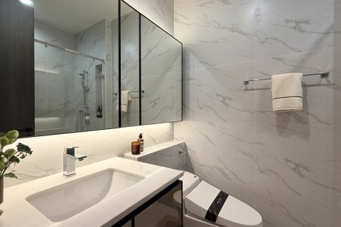Condominio de 2 dormitorios en Watthana, Bangkok, Tailandia № 201310 - foto 12