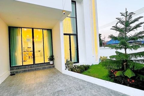 Casa de 2 dormitorios en Pattaya, Tailandia № 205429 - foto 2