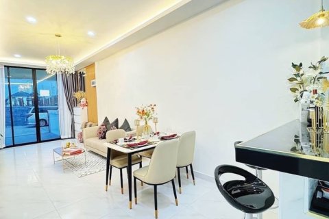 Casa de 2 dormitorios en Pattaya, Tailandia № 205429 - foto 14