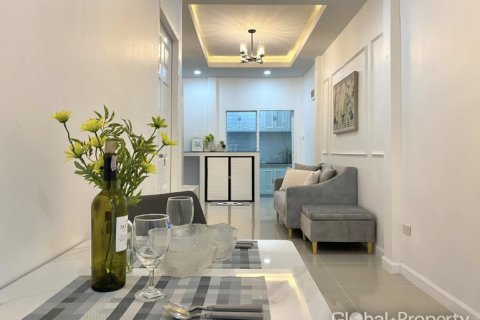 Casa de 2 dormitorios en Pattaya, Tailandia № 205432 - foto 5