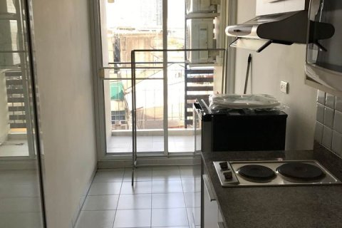 Condominio de 1 dormitorio en Phra Khanong, Bangkok, Tailandia № 206113 - foto 4