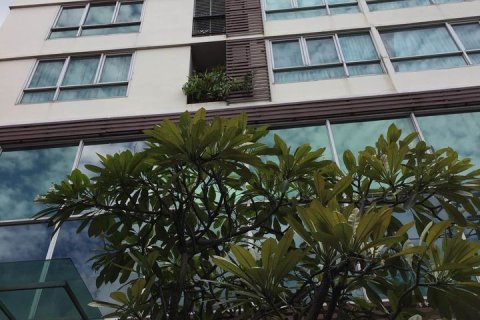 Condominio de 1 dormitorio en Phra Khanong, Bangkok, Tailandia № 206113 - foto 2