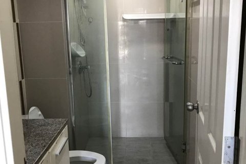 Condominio de 1 dormitorio en Phra Khanong, Bangkok, Tailandia № 206113 - foto 6