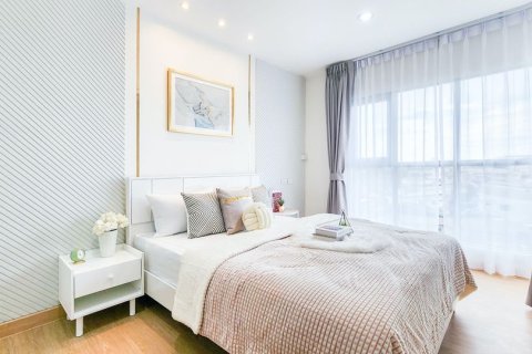 Condominio de 1 dormitorio en Phra Khanong, Bangkok, Tailandia № 206110 - foto 4