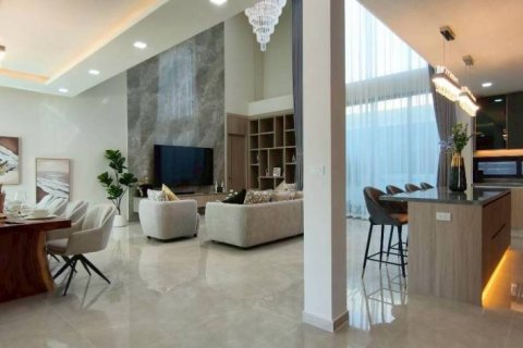 Chalet de 5 dormitorios en Pattaya, Tailandia № 157426 - foto 3