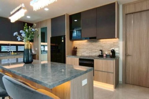 Chalet de 5 dormitorios en Pattaya, Tailandia № 157426 - foto 5