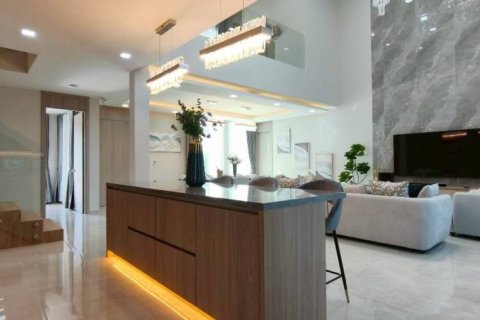 Chalet de 5 dormitorios en Pattaya, Tailandia № 157426 - foto 7