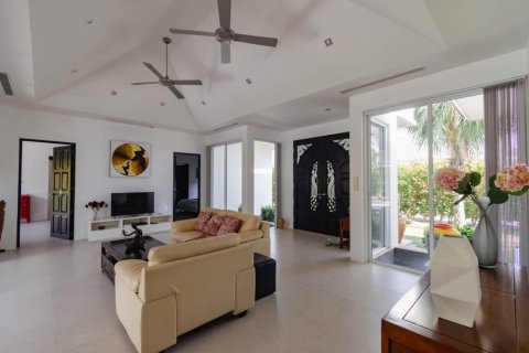 Chalet de 3 dormitorios en Hua Hin, Tailandia № 157427 - foto 4