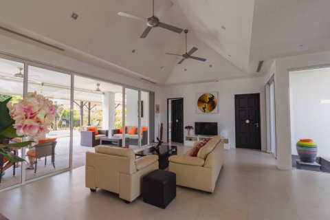 Chalet de 3 dormitorios en Hua Hin, Tailandia № 157427 - foto 5