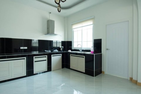 Chalet de 3 dormitorios en Hua Hin, Tailandia № 135251 - foto 9