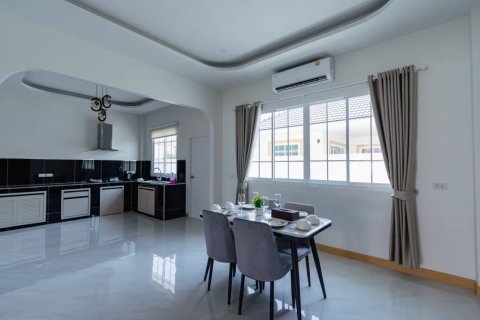 Chalet de 3 dormitorios en Hua Hin, Tailandia № 135251 - foto 8