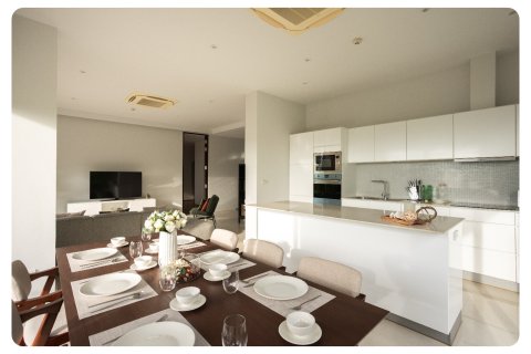 Condo in Pattaya, Thailand, 2 bedrooms  № 165096