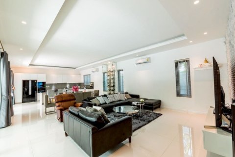 Casa de 3 dormitorios en Hua Hin, Tailandia № 175609 - foto 6