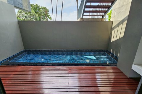 Condominio de 4 dormitorios en Bangkok, Tailandia № 147037 - foto 3