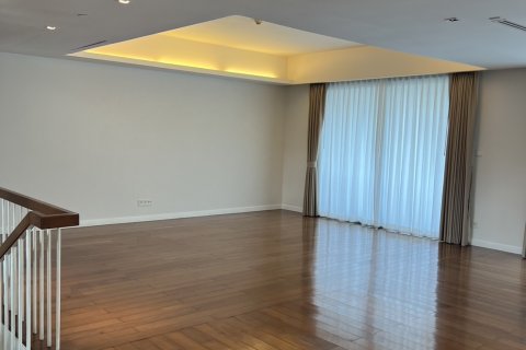 Condominio de 4 dormitorios en Bangkok, Tailandia № 147037 - foto 14