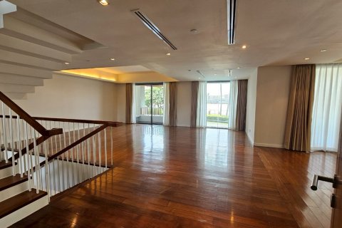 Condominio de 4 dormitorios en Bangkok, Tailandia № 147037 - foto 7