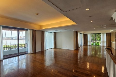 Condominio de 4 dormitorios en Bangkok, Tailandia № 147037 - foto 8
